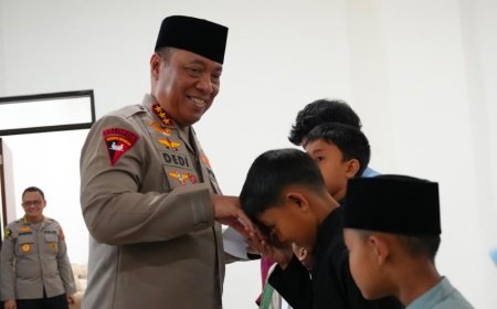 Revitalisasi Masjid Panggilan Sujud, Wakapolri Berbagi Kebahagiaan Bersama Anak-Anak Yatim