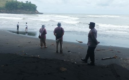 Layanan Pengamanan Polres Blitar Patroli Dialogis di Wisata Pantai Serang