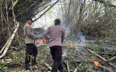 Polres Trenggalek Terjunkan Personel Jajaran Padamkan Api di Gunung Orak Arik