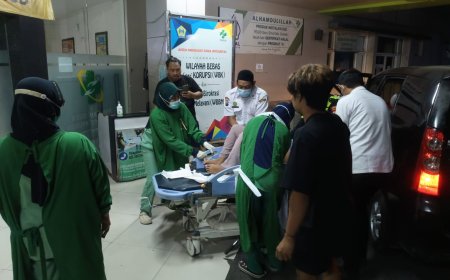 Aksi Heroik Satlantas Polres Gresik Selamatkan Wanita yang Hendak Melahirkan