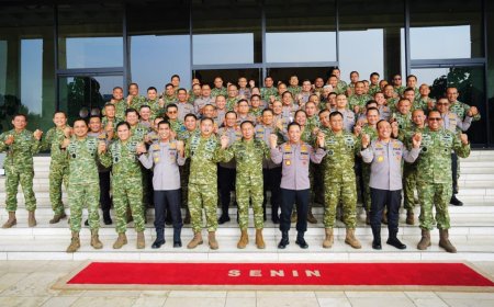 Kapolri Perkuat Soliditas TNI-Polri Lewat Silaturahmi dengan Panglima TNI di Mabes TNI