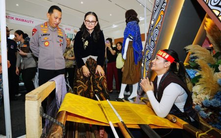 Kapolri Bersama Ketua Umum Bhayangkari Tinjau Bazar Kreasi Bhayangkari Nusantara 2026