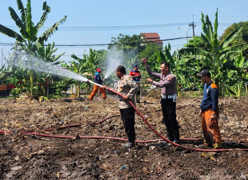 Hadapi Kemarau, Polres Pelabuhan Tanjungperak Siram Lahan Jagung Ketahanan Pangan