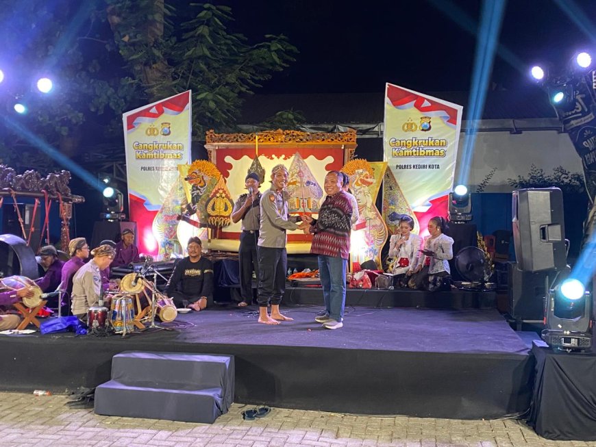 Gelar Wayang Cangkrukan, Polres Kediri Kota Edukasi Kamtibmas Lewat Seni Budaya