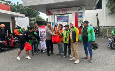 Polsek Kebomas Gandeng YALPK Group Gelar Baksos Ojol Gresik Sumringah Dapat Sembako dan BBM Gratis